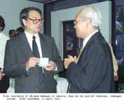Dr Nila Moeluk (middle), wife of former Minister of Health of Indonesia. Seminar 21 April 2003.